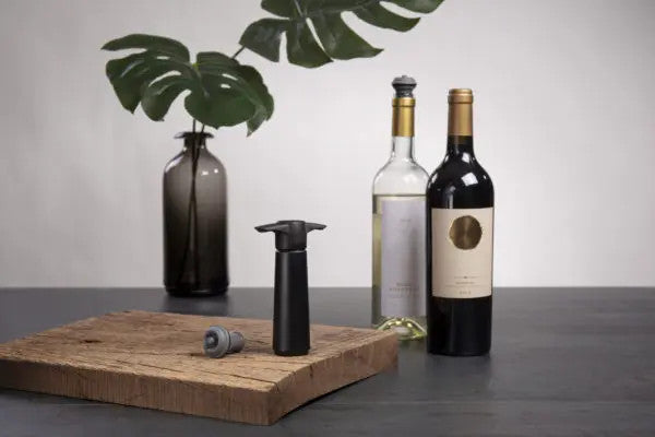 Vacu Vin Wine Saver Set - Black