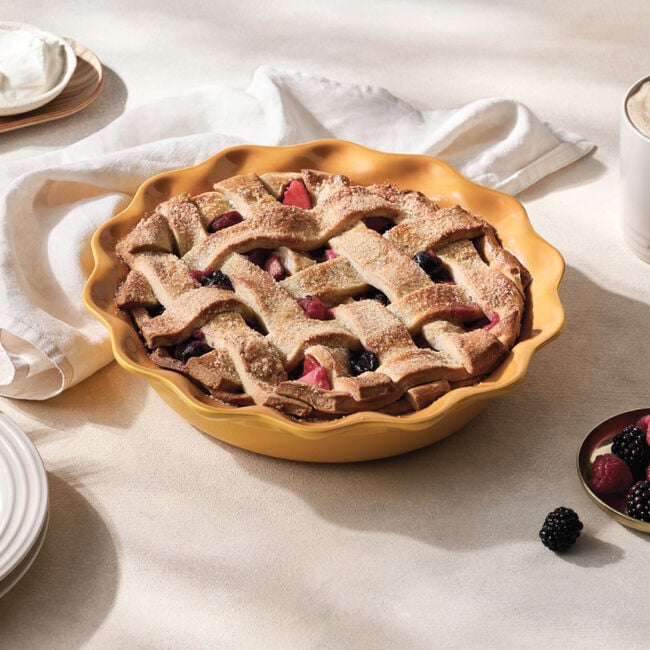 Le Creuset Stoneware 9 inch Fluted Pie Dish - Nectar